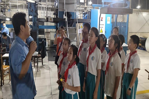 桓台县实验小学:走进鲁中晨报 探秘报纸的“诞生”2_副本_副本.jpg