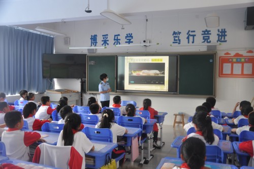 桓台县“6+N”—食品安全校长走进桓台县实验小学3_副本.jpg