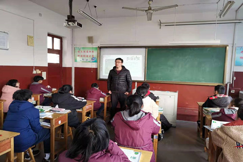 ——起凤镇鱼龙中学举行校车安全应急演练