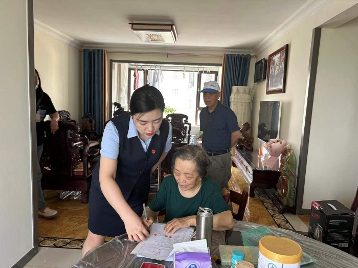 桓台县自然资源局不动产登记中心上门服务办实事 暖人心